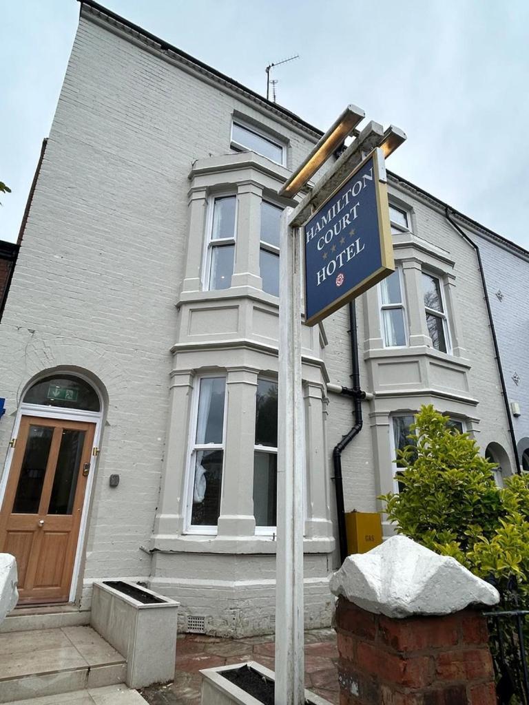 Hamilton Court Hotel Hoole チェスター エクステリア 写真