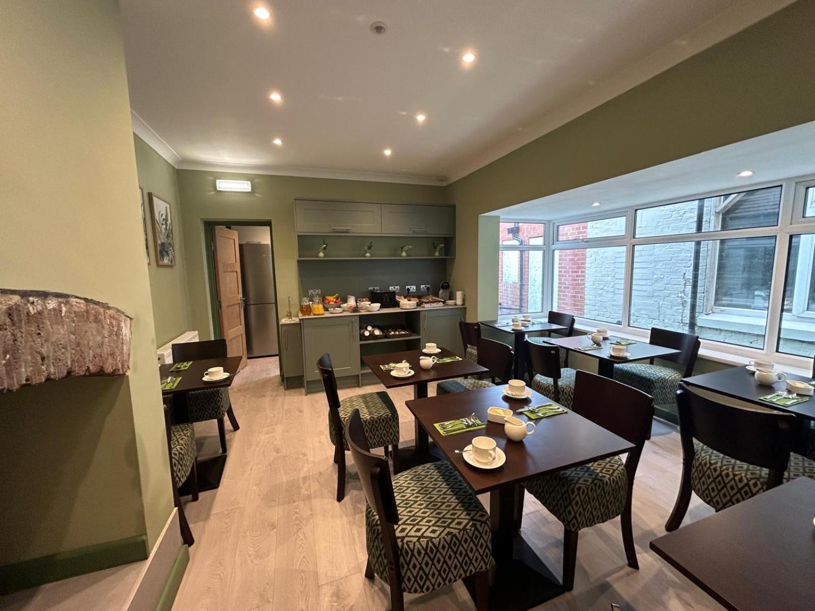 Hamilton Court Hotel Hoole チェスター エクステリア 写真