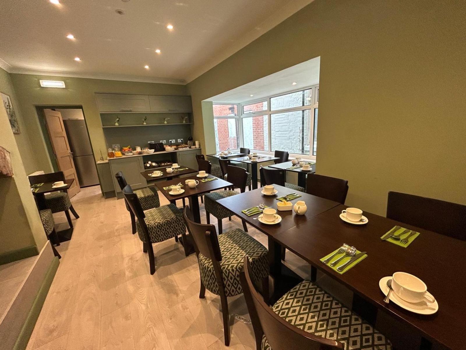 Hamilton Court Hotel Hoole チェスター エクステリア 写真