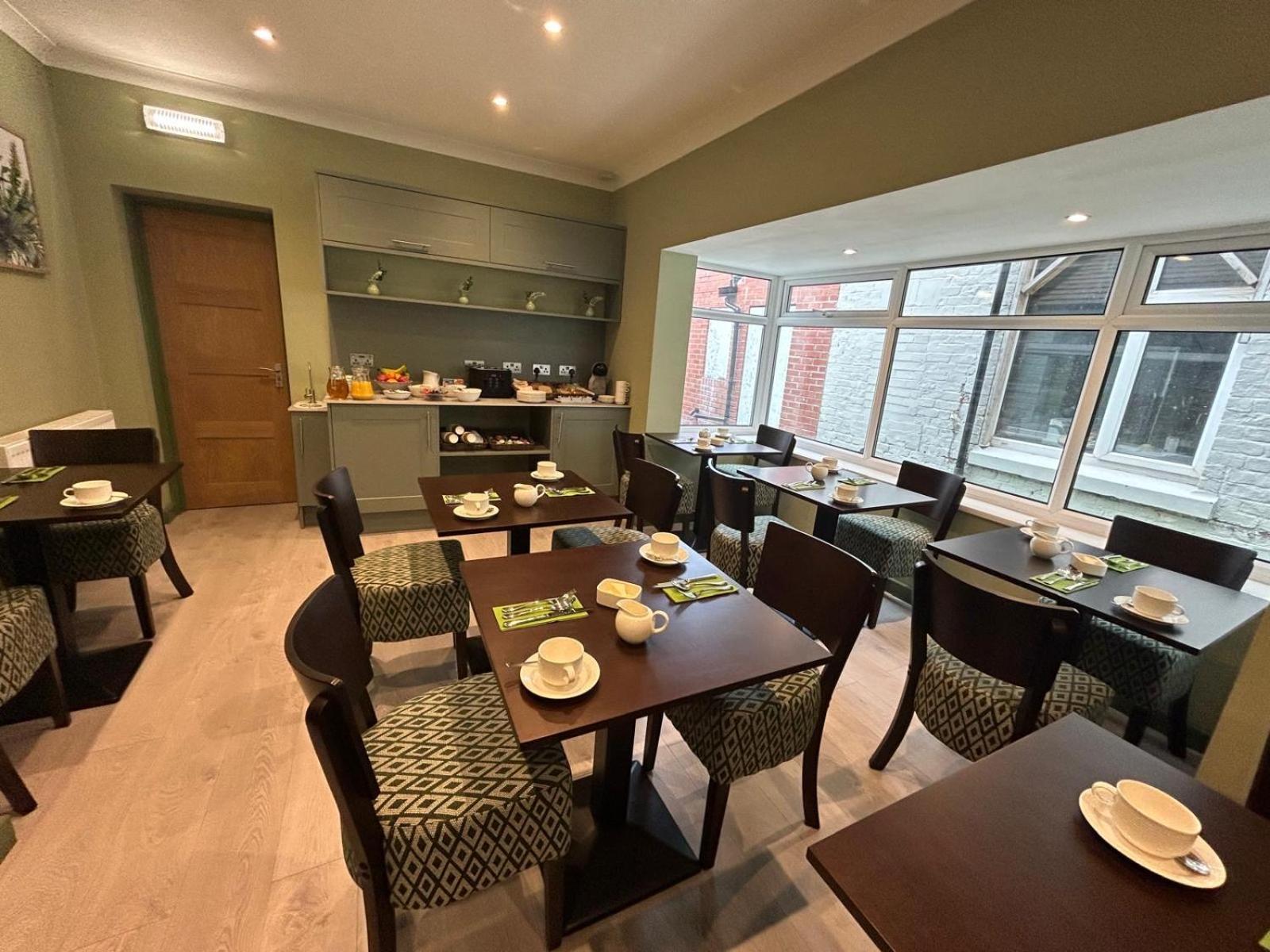 Hamilton Court Hotel Hoole チェスター エクステリア 写真